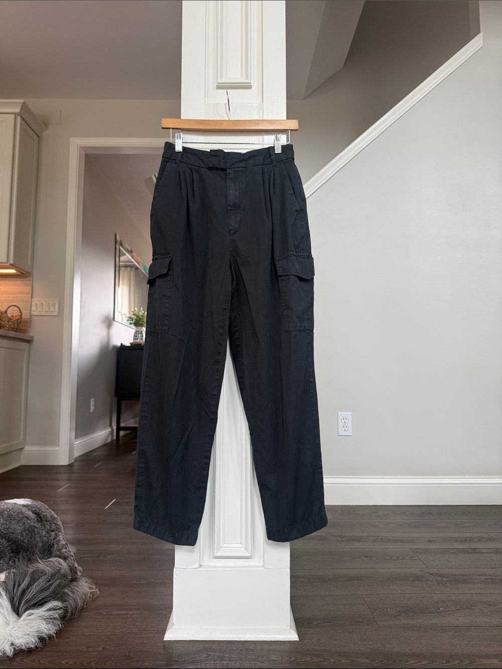 GAP Ladies Black Barrel Leg Cargo Pants 6 - Picture 2 of 9